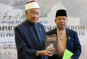 20210714-Pelancaran-Buku-003 (295x200).jpg